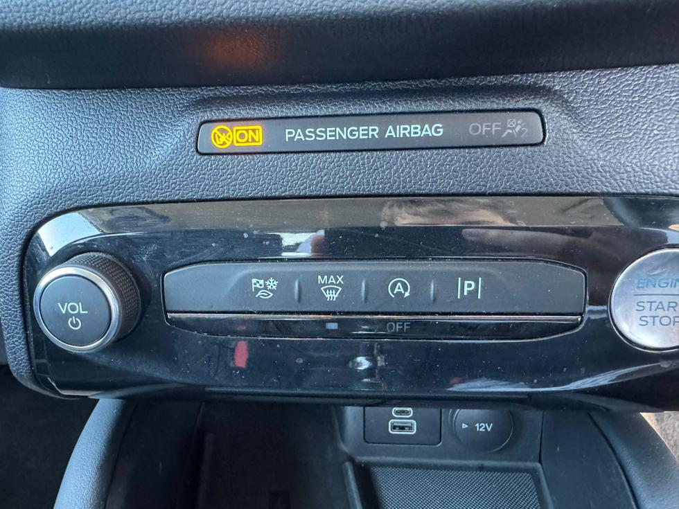 Ford Kuga Photo 33e6ffcb-67c2-4987-922e-bd4eb6602240.jpeg