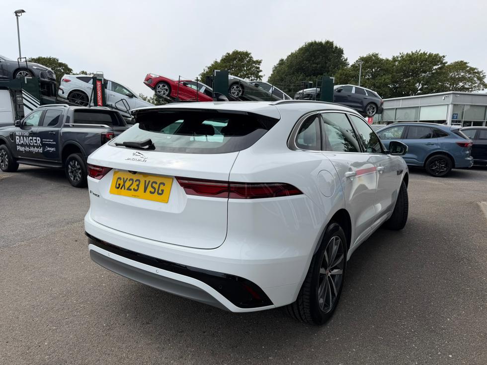 Jaguar F-PACE Photo 34034a17-f52a-4e9c-8134-39fbd87462f6.JPEG