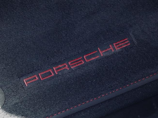 PORSCHE Taycan Photo 22