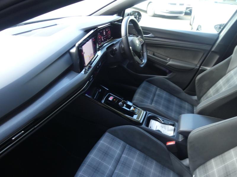 Volkswagen Golf Photo 3421ad5f-52aa-49ea-9624-9d2610b96479.jpg
