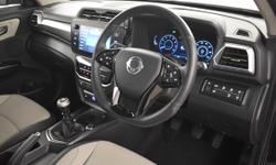 SsangYong TIVOLI Photo 2