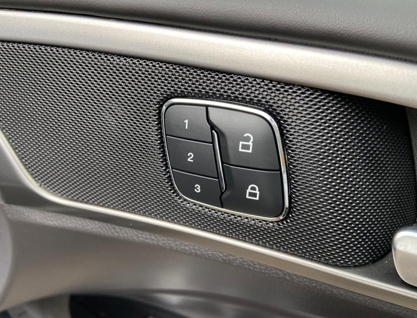 Ford Mondeo Photo 3429c9aa-8e3c-4276-b9ce-314482f0c5f8.jpg