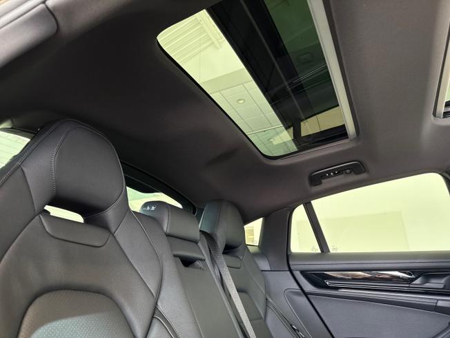 PORSCHE Panamera Photo 47