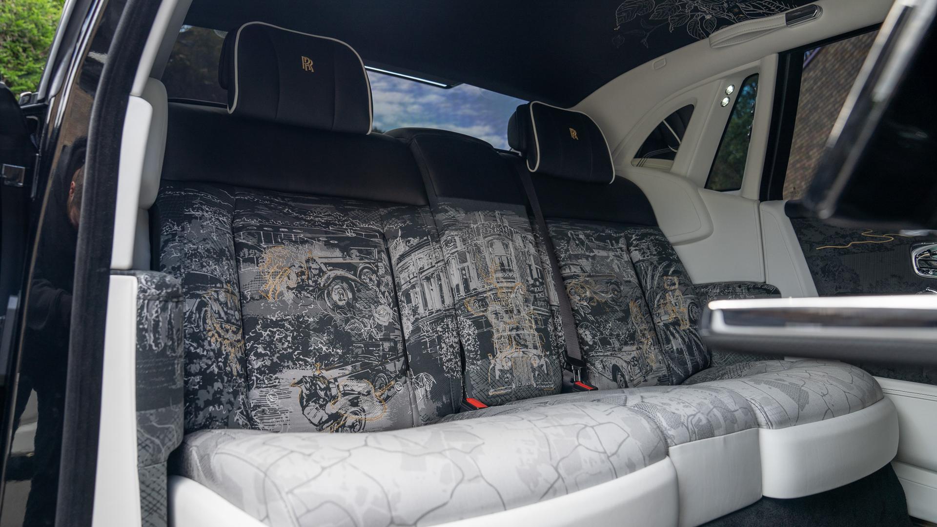 Rolls-Royce Phantom EWB Photo 346c1c0d-5a3e-4e6c-a2bf-631cf954b1a5.jpg