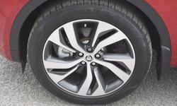 Jaguar E-PACE Photo 35