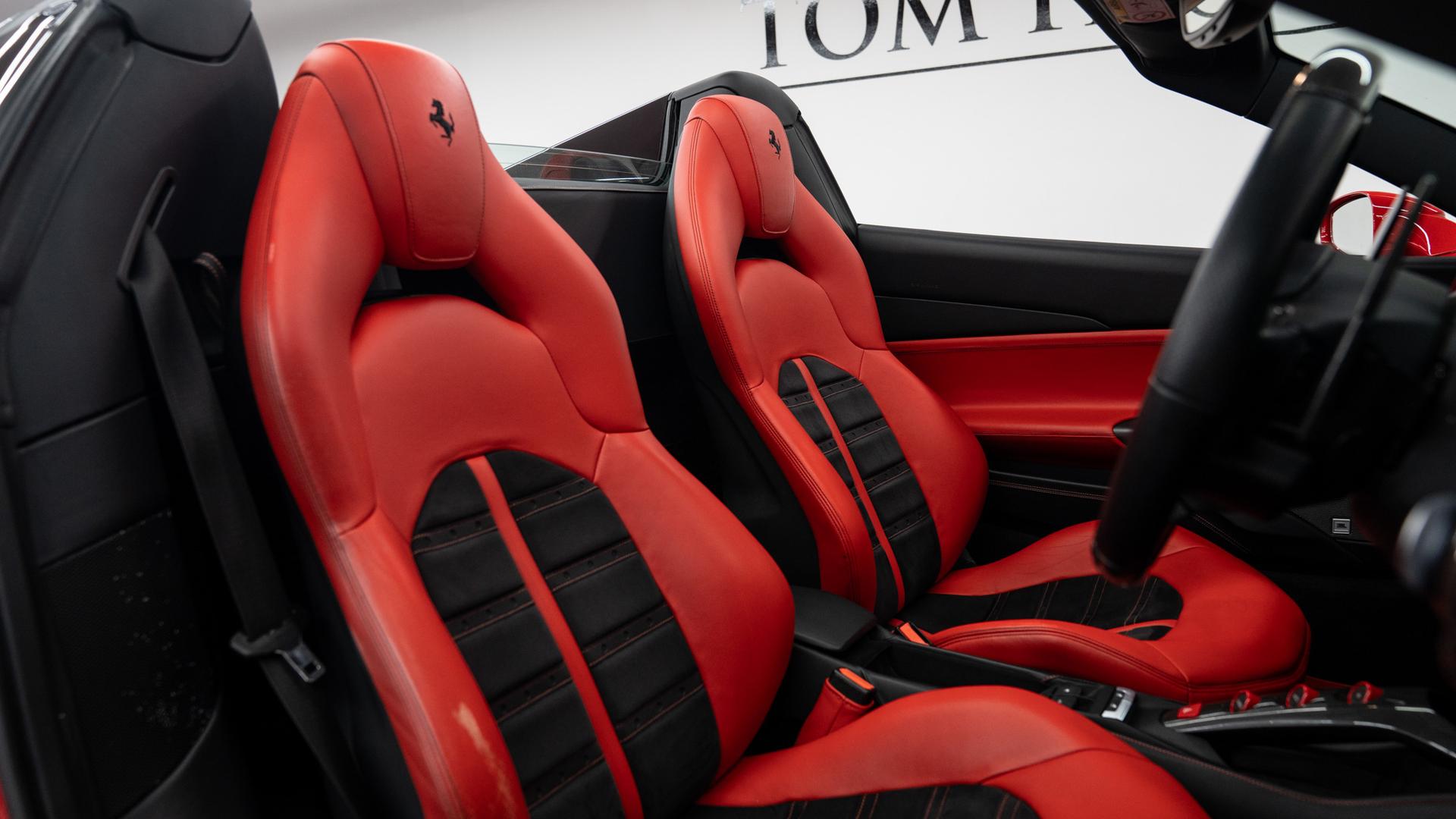 Ferrari 488 Photo 347d5c7c-903b-47a3-803c-bafd19d90d4b.jpg