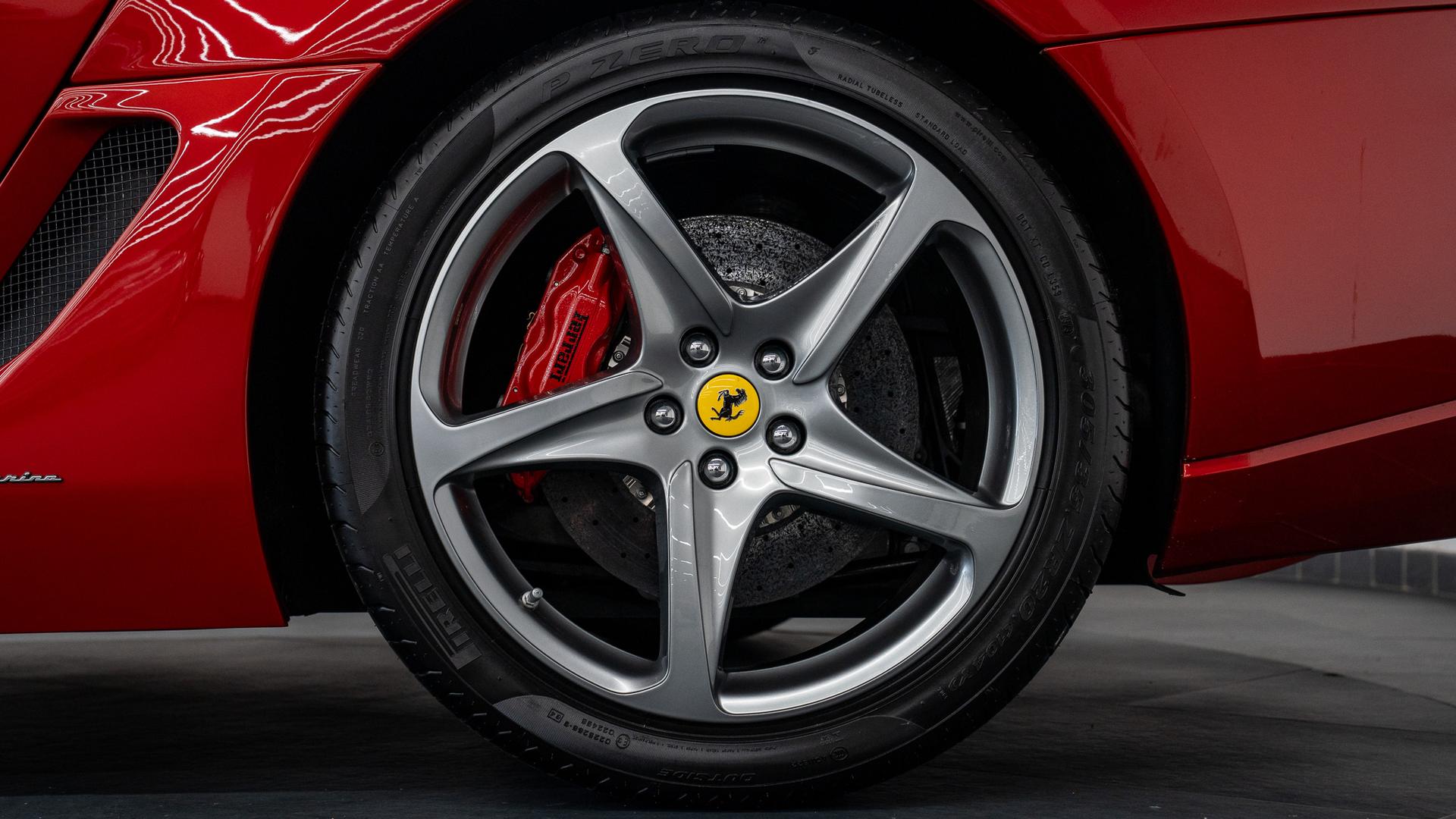 Ferrari 599 Photo 34882849-a2fa-4048-bd9b-f879cf29f14e.jpg