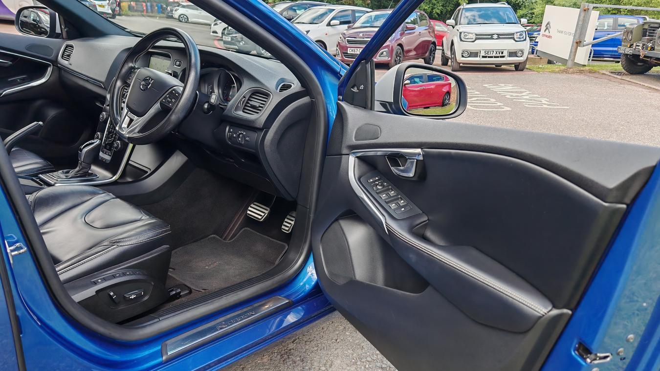 Used Volvo V40 RX66YXR 12
