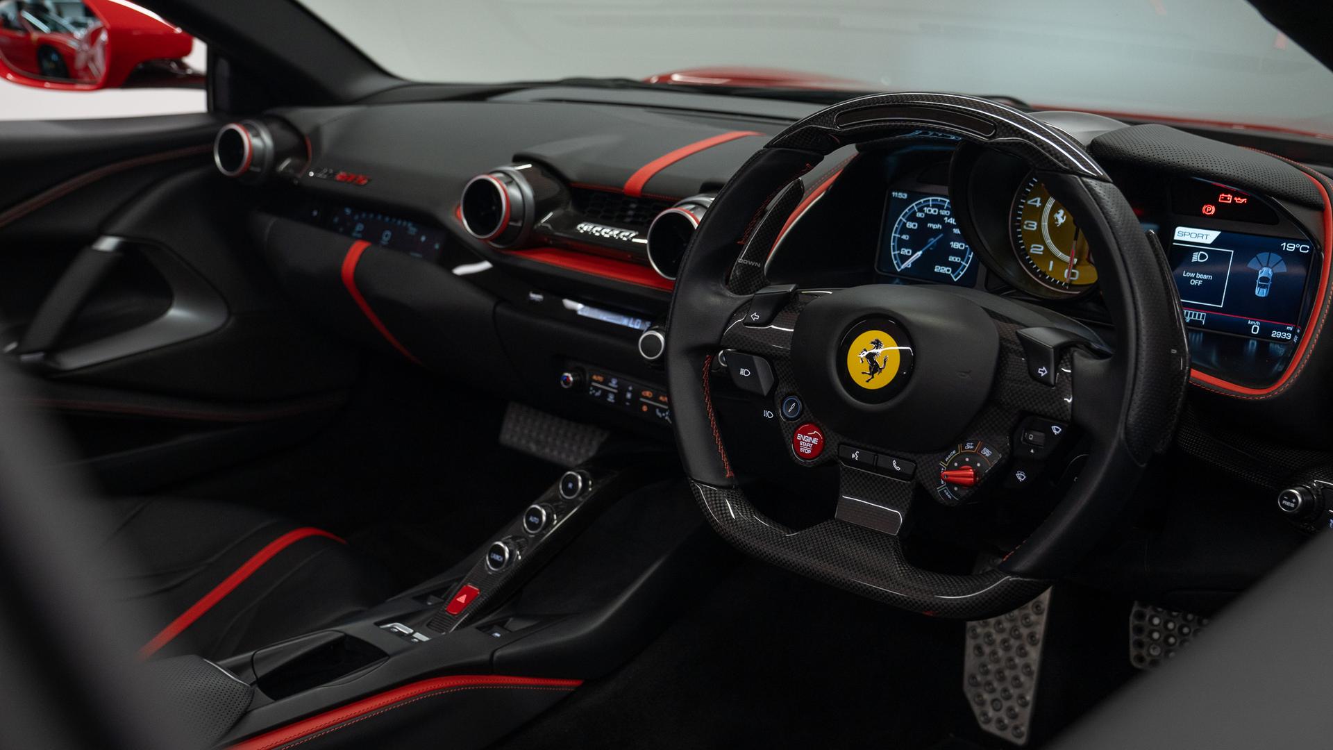 Ferrari 812 Photo 348f46f4-a2df-44fd-8c95-142449a2d6d4.jpg