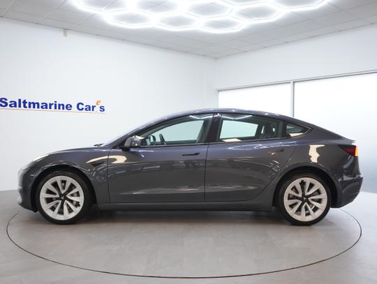 TESLA Model 3 Photo 3495626e-6f22-4b47-8b18-da38dddd2333.jpg