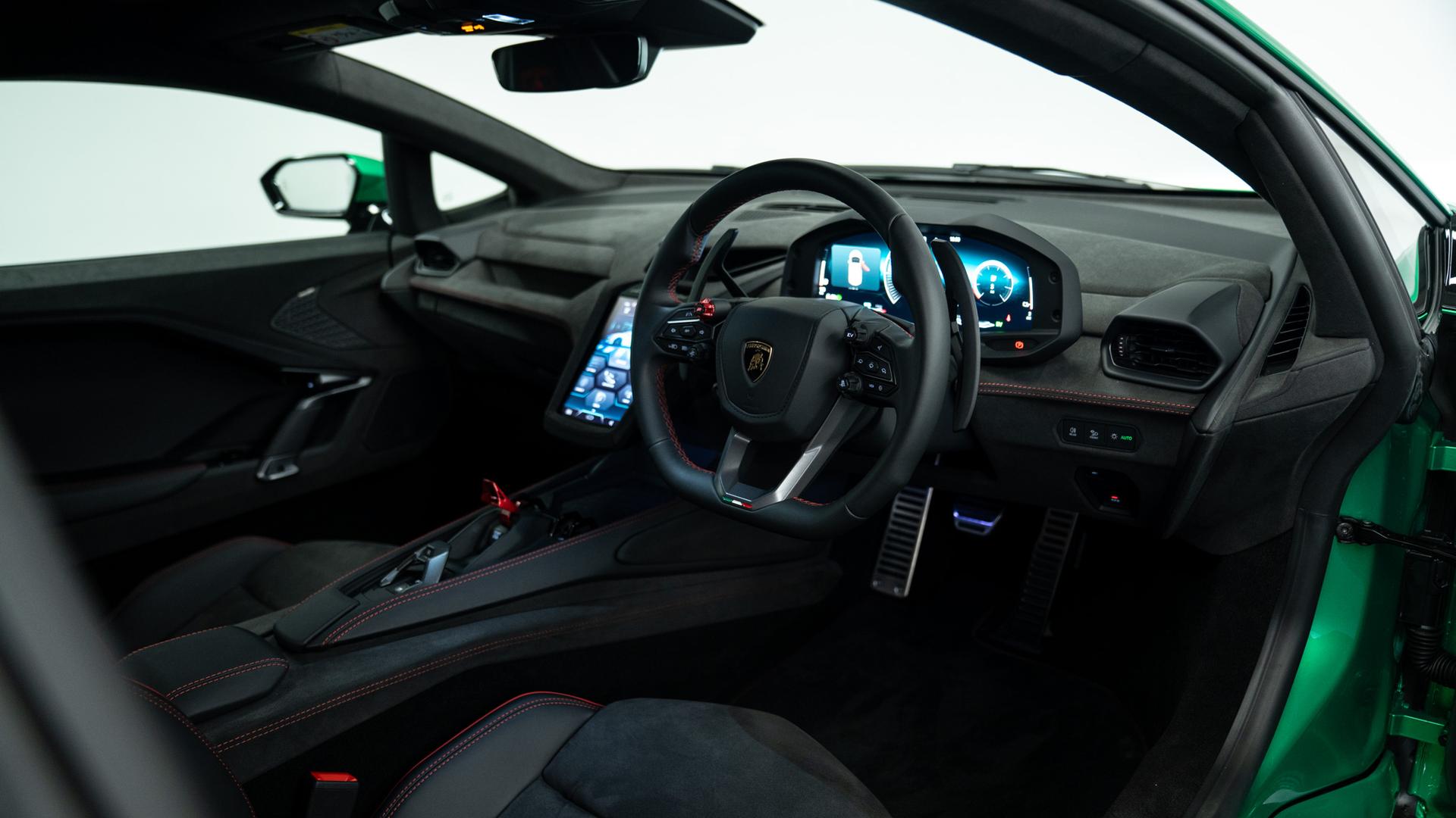 LAMBORGHINI Temerario Photo 34957212-6822-4612-938b-790bc2a89ac3.jpg
