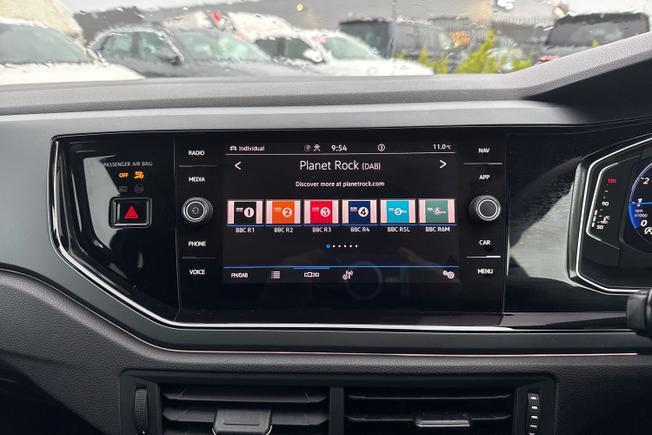 VOLKSWAGEN Taigo Photo 10