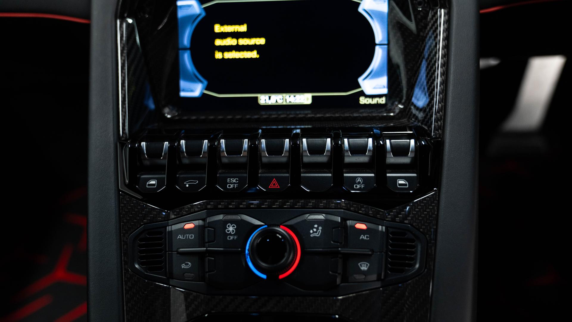 LAMBORGHINI Aventador Photo 3496c95c-b678-47ce-b9d3-872f68c9cb62.jpg