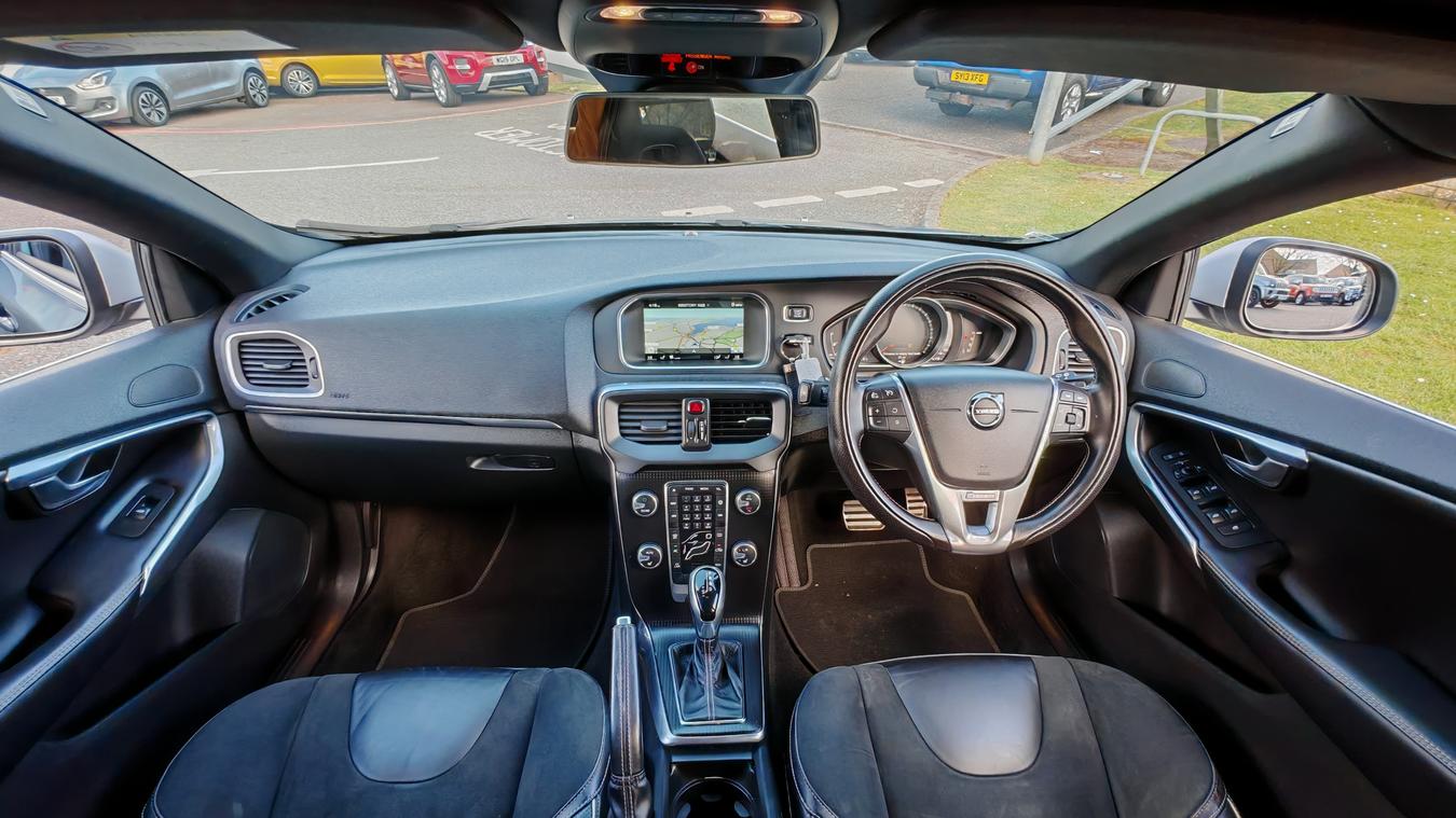 Used Volvo V40 EO66TKE 25