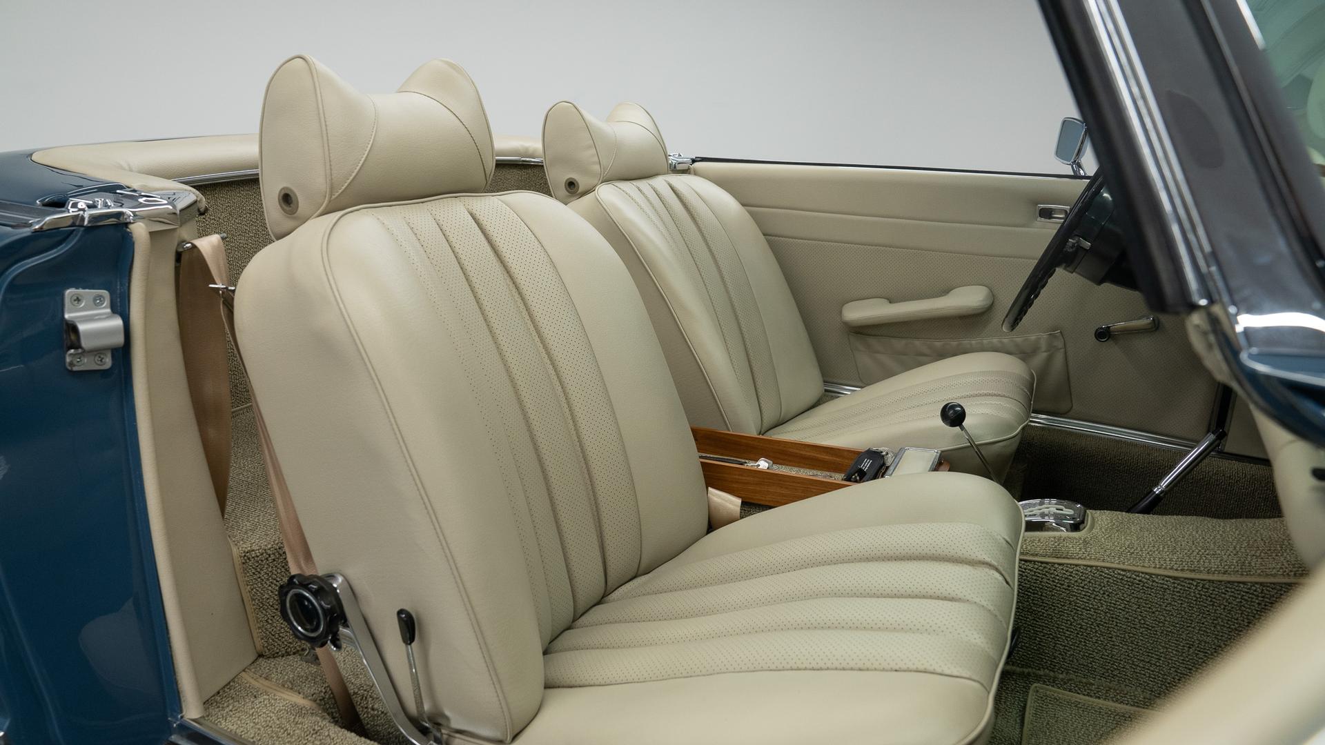 Mercedes-Benz 280 SL Photo 34b08827-a697-4172-8e0b-f0dd0b223e4b.jpg
