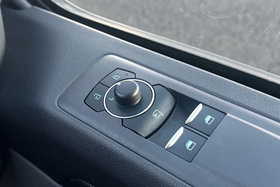 Used Ford TRANSIT CUSTOM CUSTOMPHEV02 27