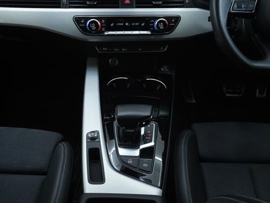 Audi A4 Avant Photo 34c8f2ec-77fd-4f24-88b9-25090dab174b.jpg