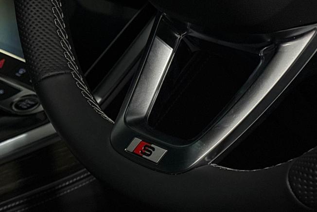 AUDI  Q7 Photo 22