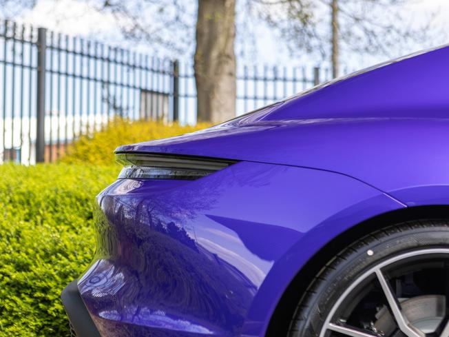 PORSCHE Taycan Photo 34