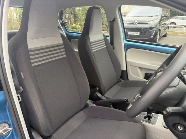 Volkswagen up! Photo 15