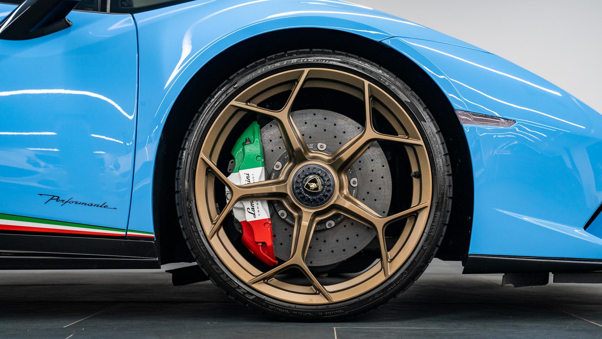 LAMBORGHINI Huracan Photo 350094de-7726-455d-b552-df940f1d97d4.jpg