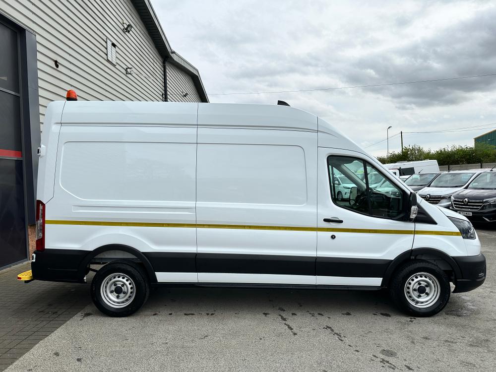 Ford Transit Photo 351badcd-86d8-44f6-9da6-2bdfff770a16.jpg