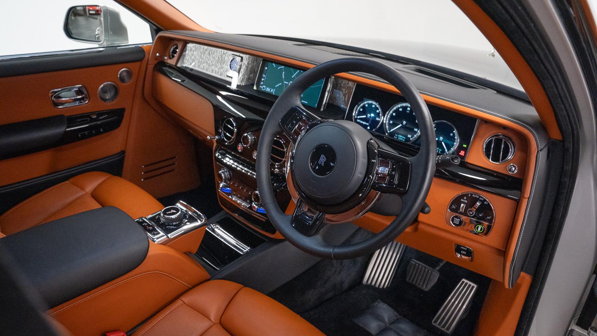 Rolls-Royce Phantom Photo 3524051a-0667-489f-8856-f02f53b78ff9.jpg