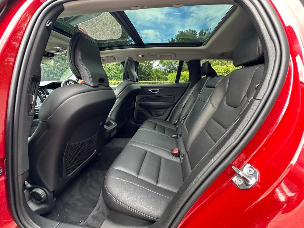 Used Volvo V60 KP69LTY 25
