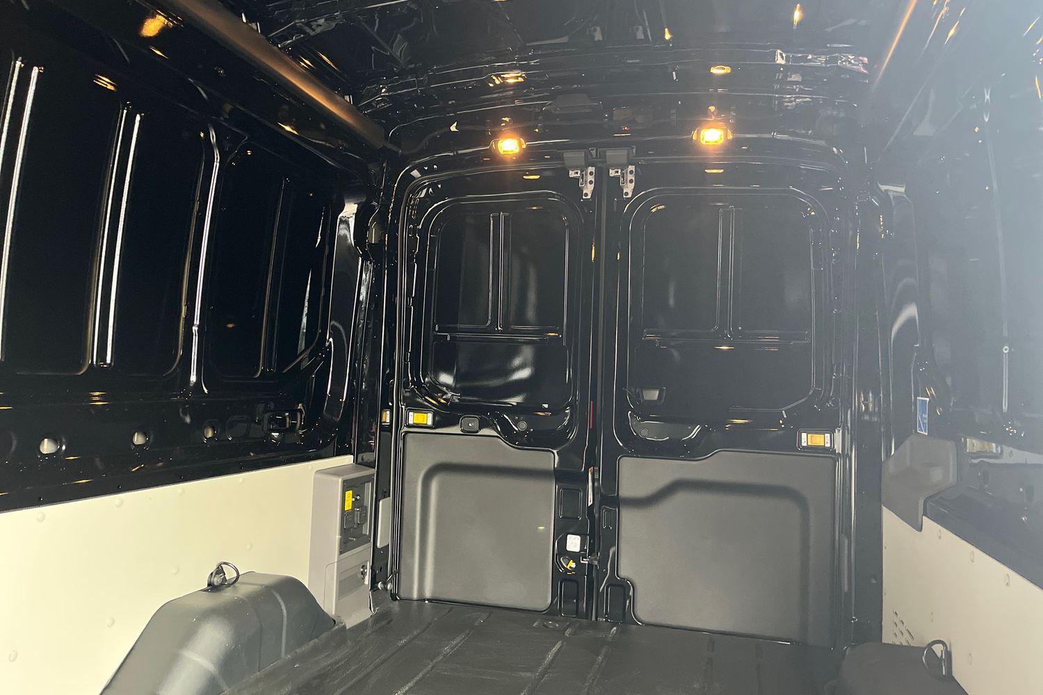 Ford E-TRANSIT Photo 3
