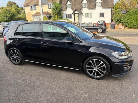 Volkswagen Golf Photo 3540eec2-a92e-4613-a0bc-2418c8923b75.jpg