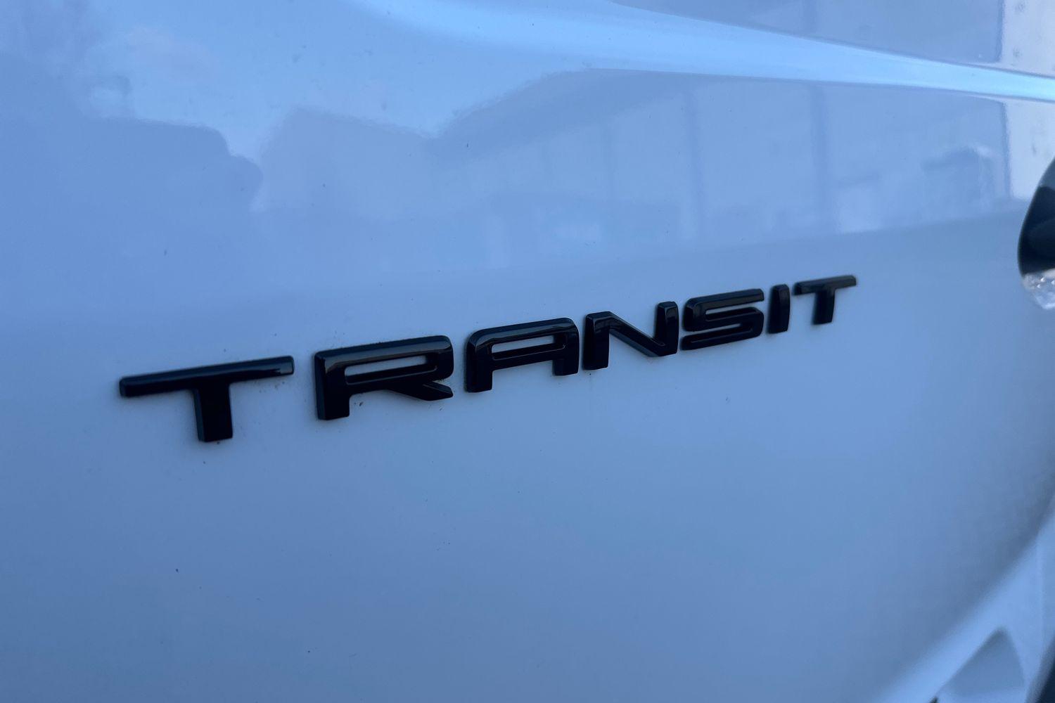 Ford TRANSIT COURIER Photo 21