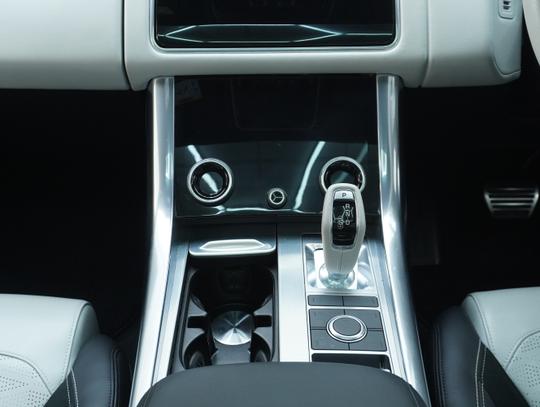 Land Rover Range Rover Sport Photo 354f3f6d-9f00-47e7-b8cb-4412e85b13cd.jpg