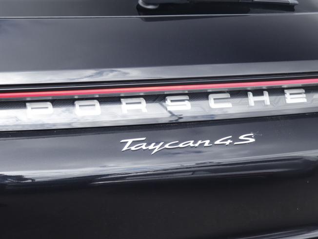 PORSCHE Taycan Photo 9