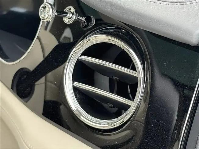 BENTLEY Bentayga Photo 23