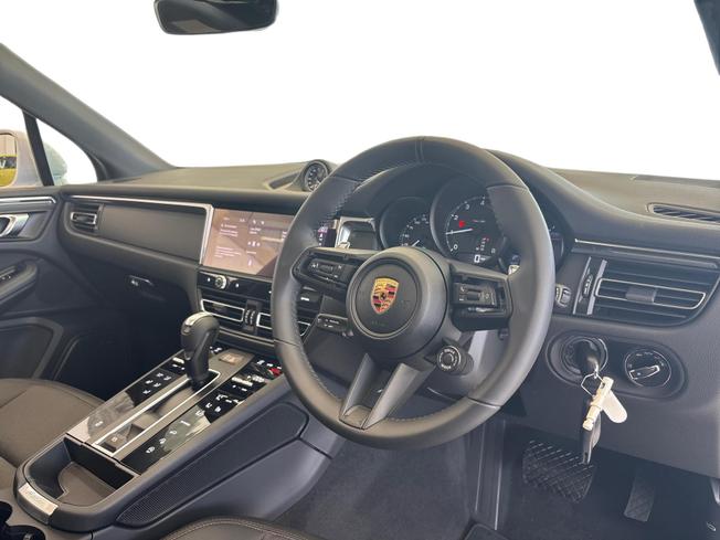 PORSCHE Macan Photo 10