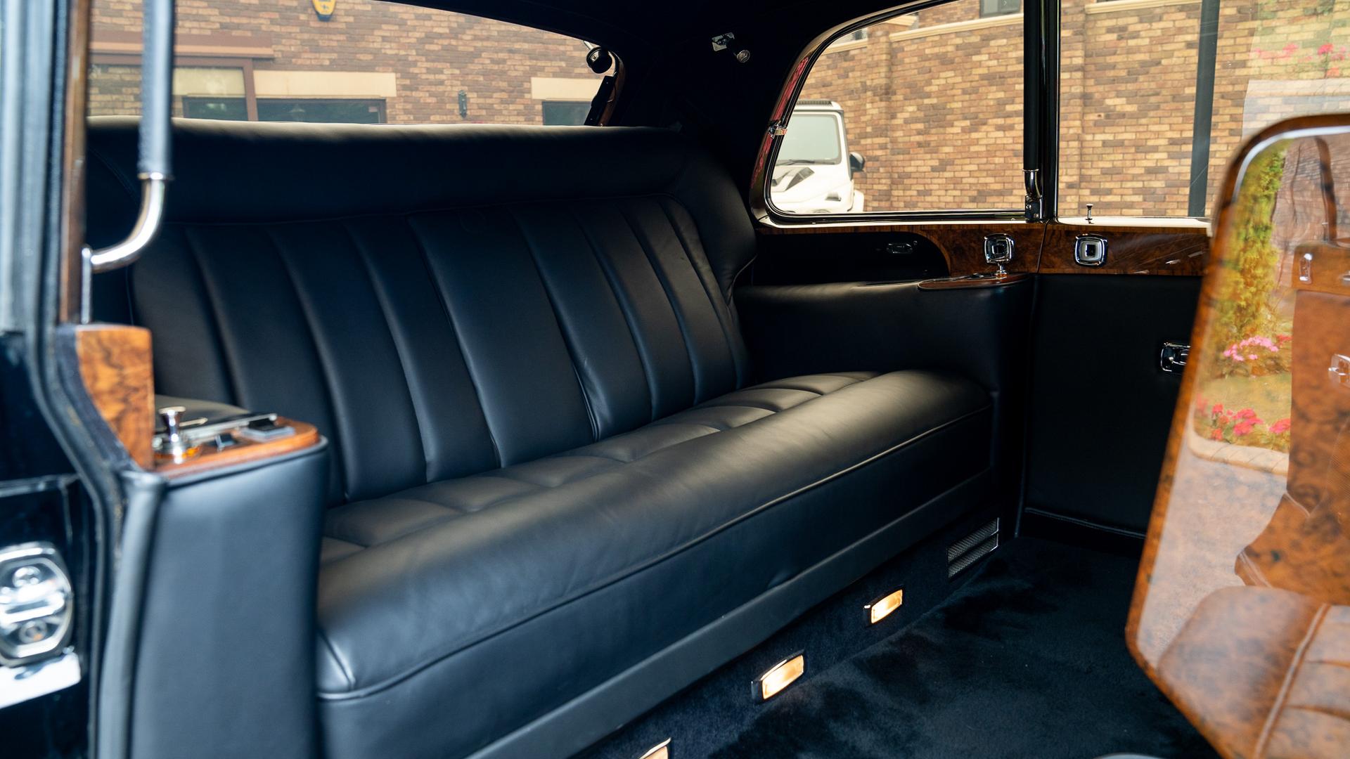 Rolls-Royce Phantom VI Limousine Photo 359a6615-c824-4dbc-8a23-fbc6fe2a0a34.jpg