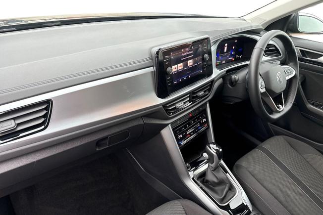 Volkswagen T-Roc Photo 2