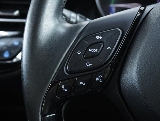Toyota C-HR Photo 35a9fae6-be24-4e9c-8d0f-03e2ee9e796c.jpg