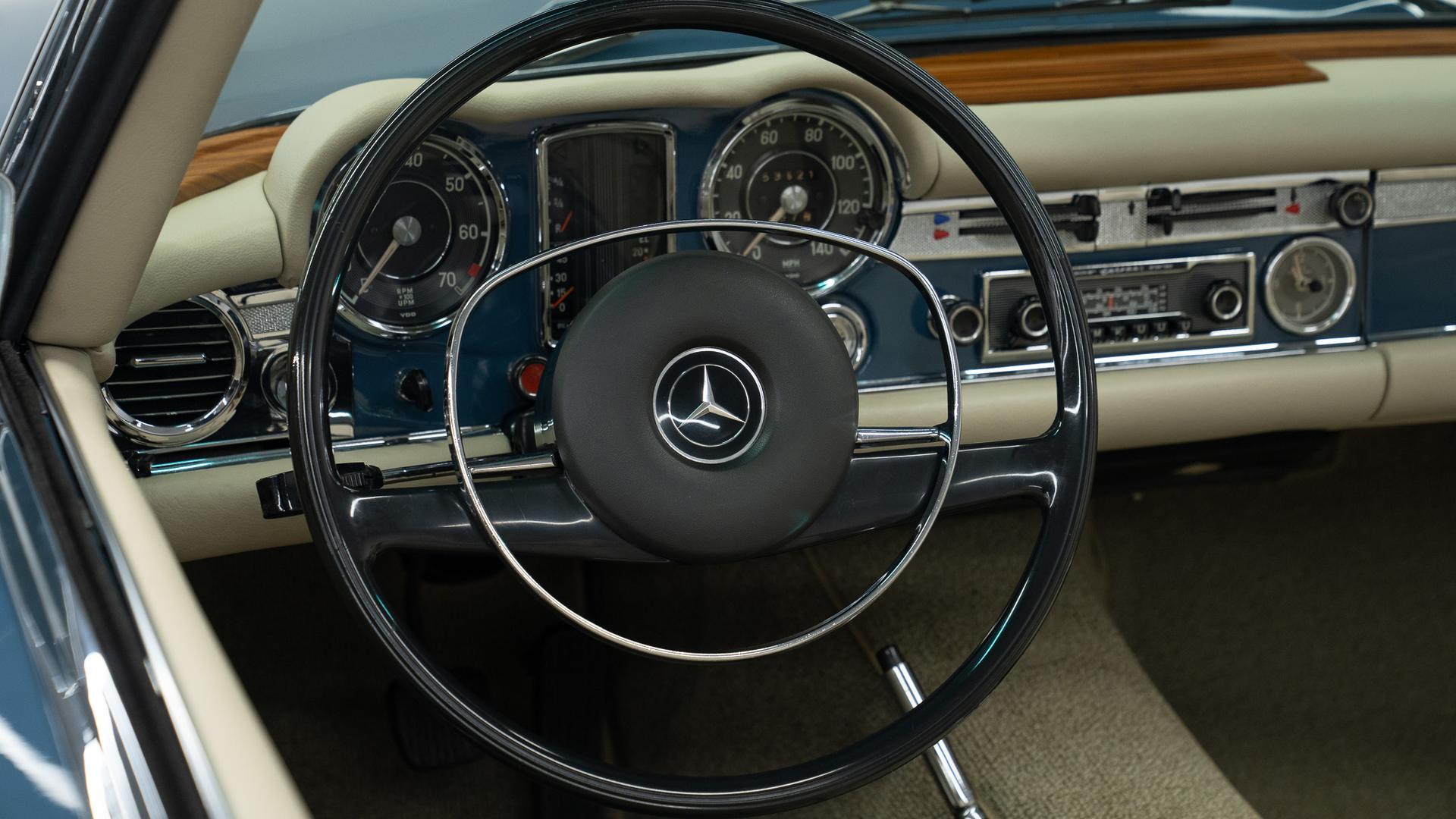 Mercedes-Benz 280 SL Photo 35bda7e4-458d-44b3-8f49-0eacb901efaf.jpg