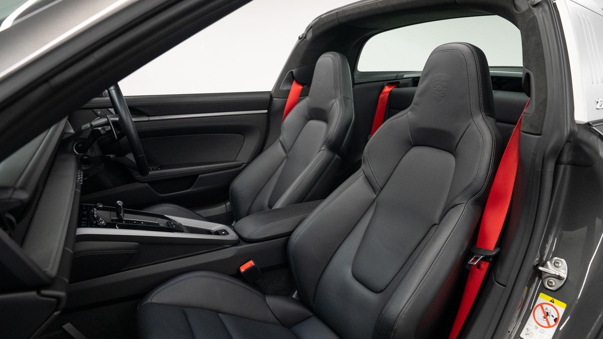Porsche 911 Photo 35c08661-590a-482e-9615-263b23abbb9d.jpg