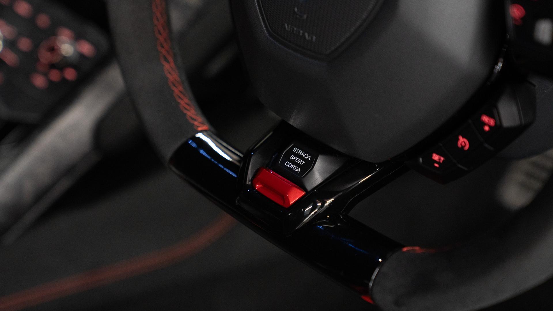 LAMBORGHINI Huracan Photo 35c7b21d-7ef3-42bc-83c8-c9ec7be9e847.jpg