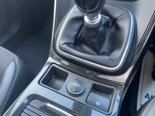 Ford Kuga Photo 35c9d47e-ee0e-43e3-954a-f875868819e3.jpeg