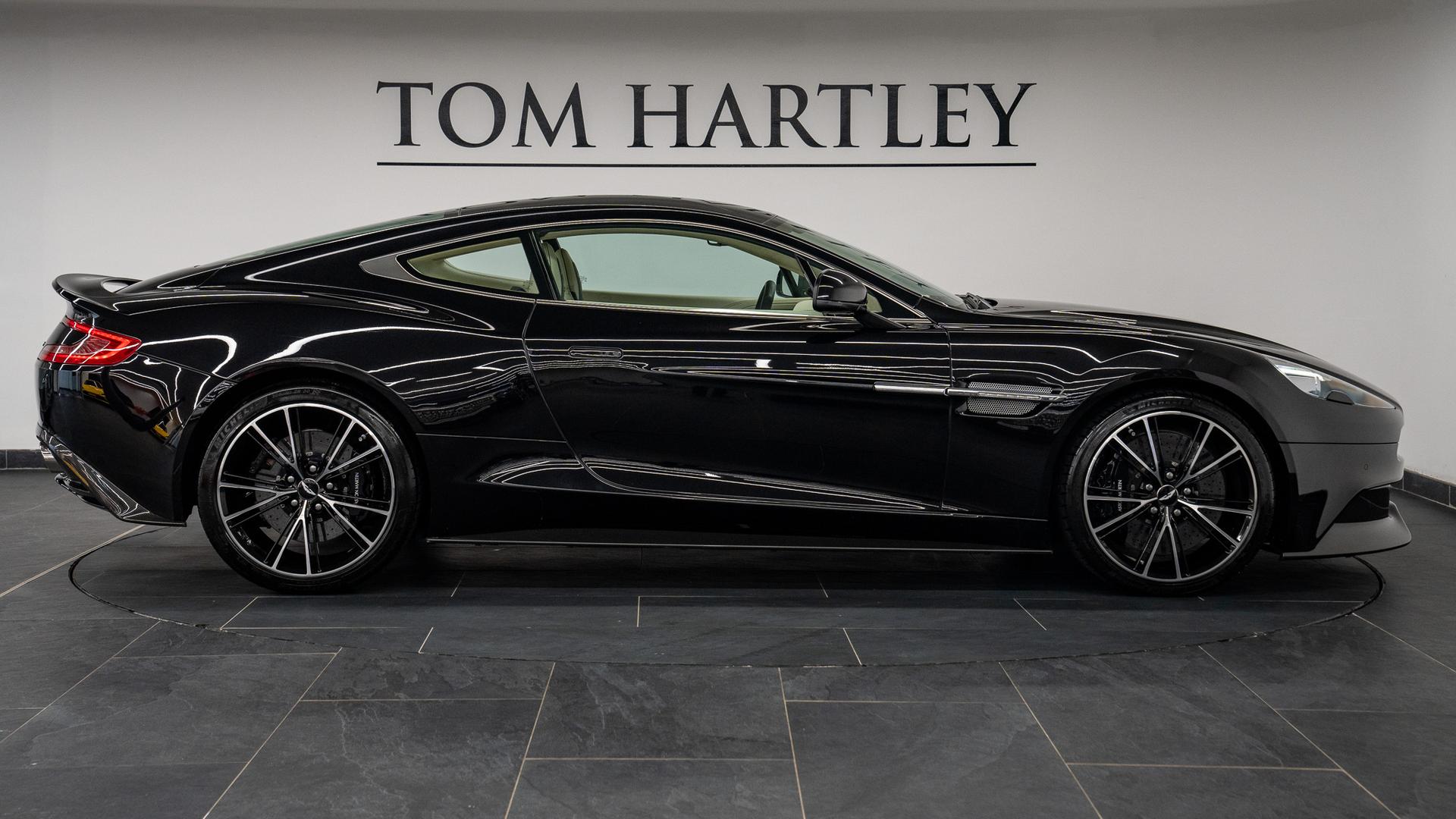 Aston Martin Vanquish Photo 35da22b8-4b55-4ab6-9935-6f024aabd147.jpg