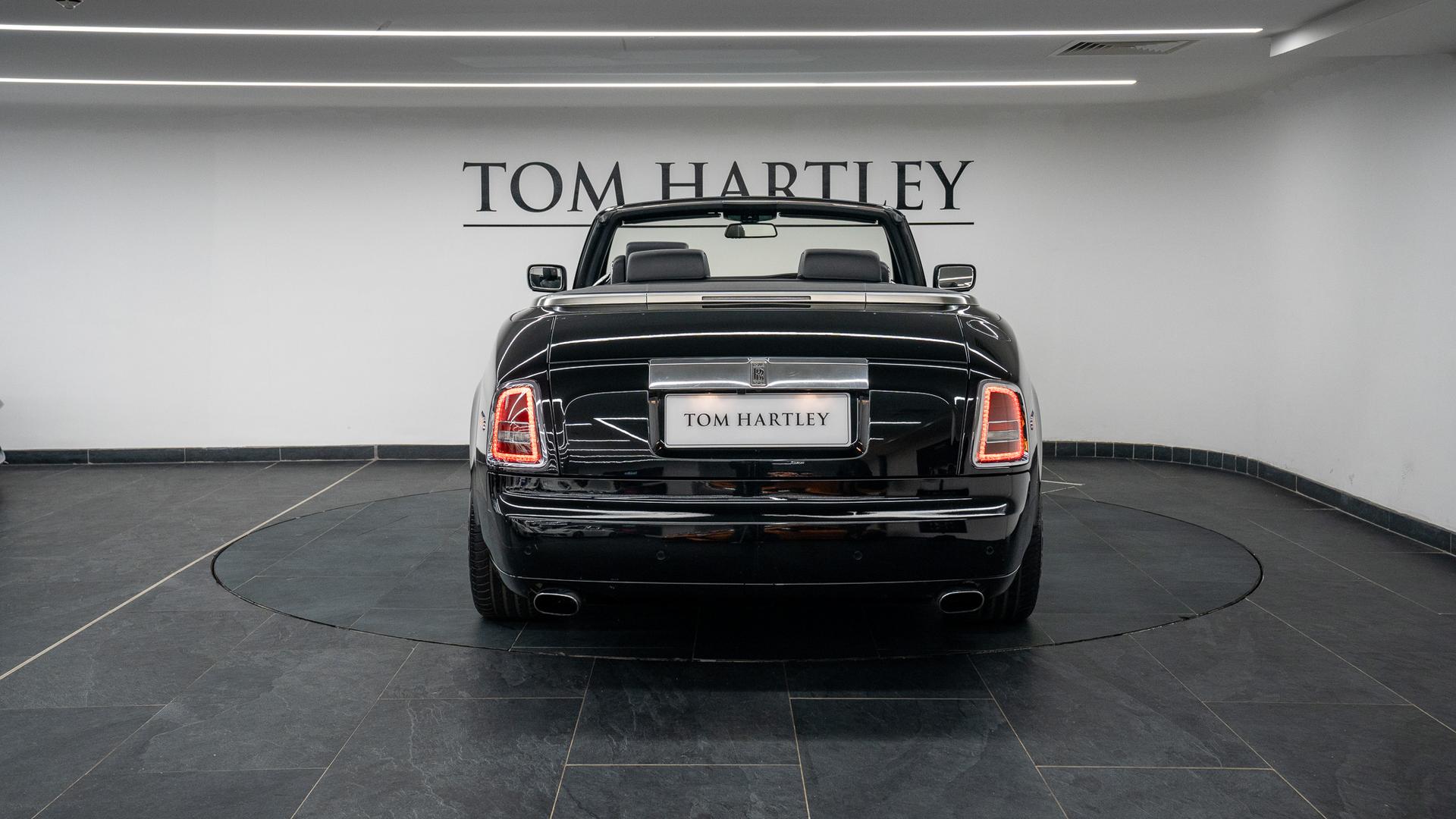 Rolls-Royce Phantom Photo 35f1bf1f-4b90-4c9a-8669-ba5cb2a80edc.jpg