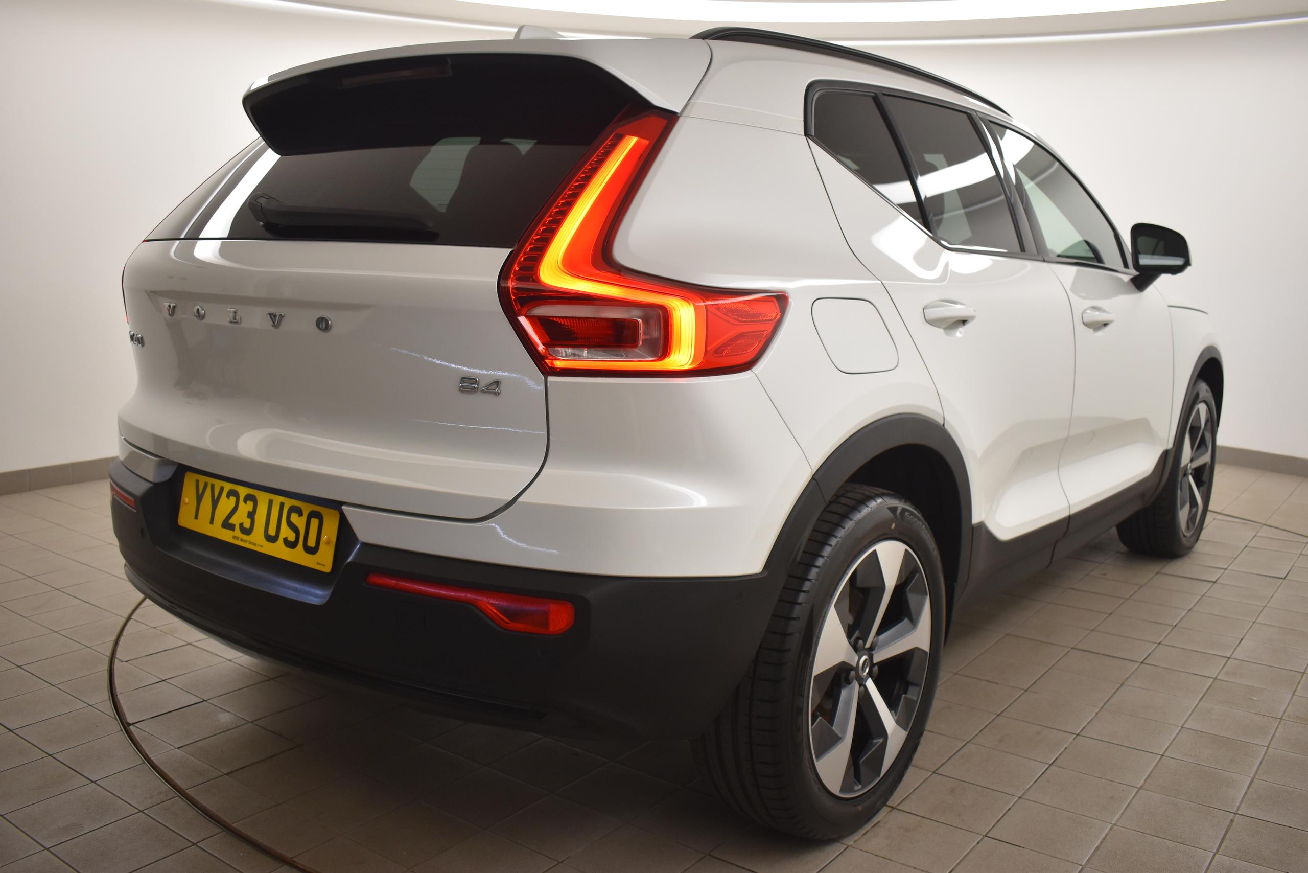 2023 VOLVO XC40 2.0 B4P Ultimate Dark 5dr Auto - vehicle photo 4 for sale on PureCar