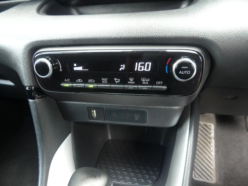 Toyota Yaris Photo 36150b21-acb9-4085-afc3-9652c1830025.jpg