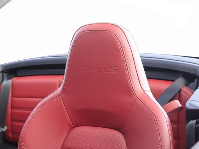 PORSCHE 911 Photo 11