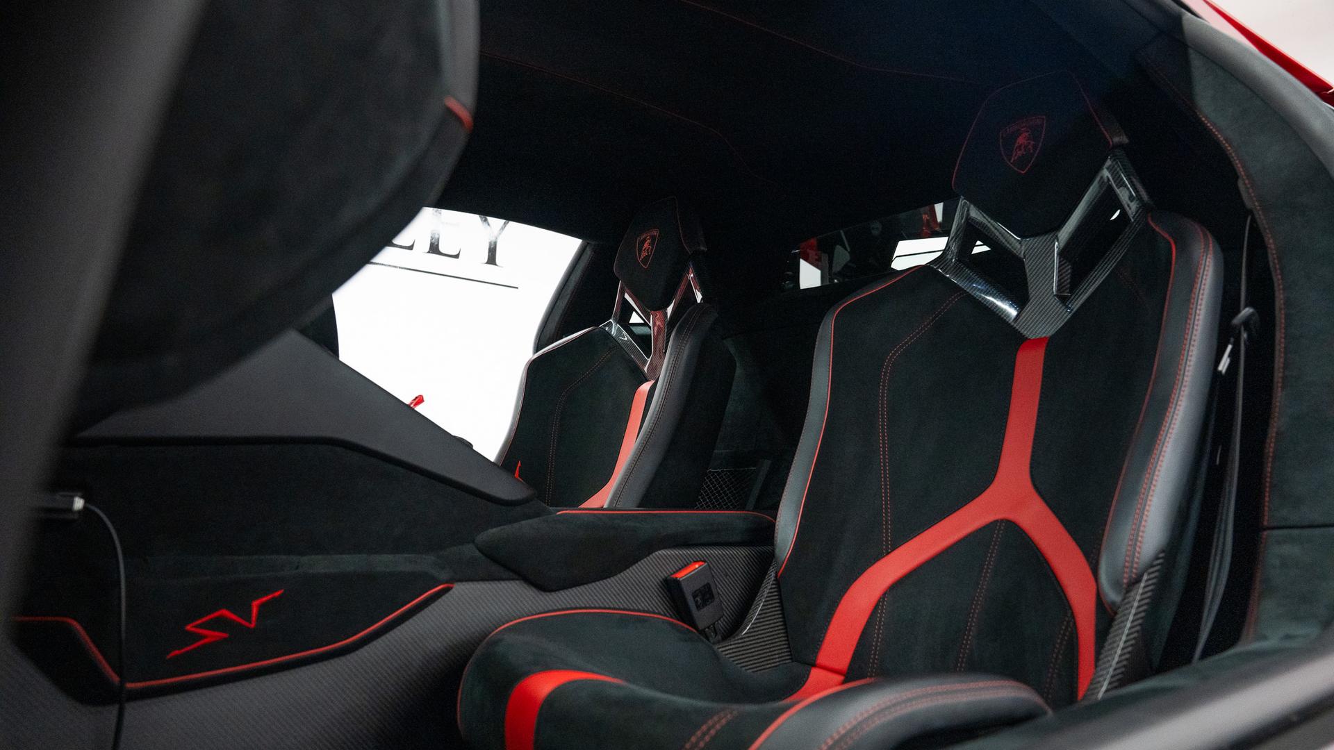 LAMBORGHINI Aventador Photo 362eefb8-162a-4aa9-a0d3-92df92d755a3.jpg