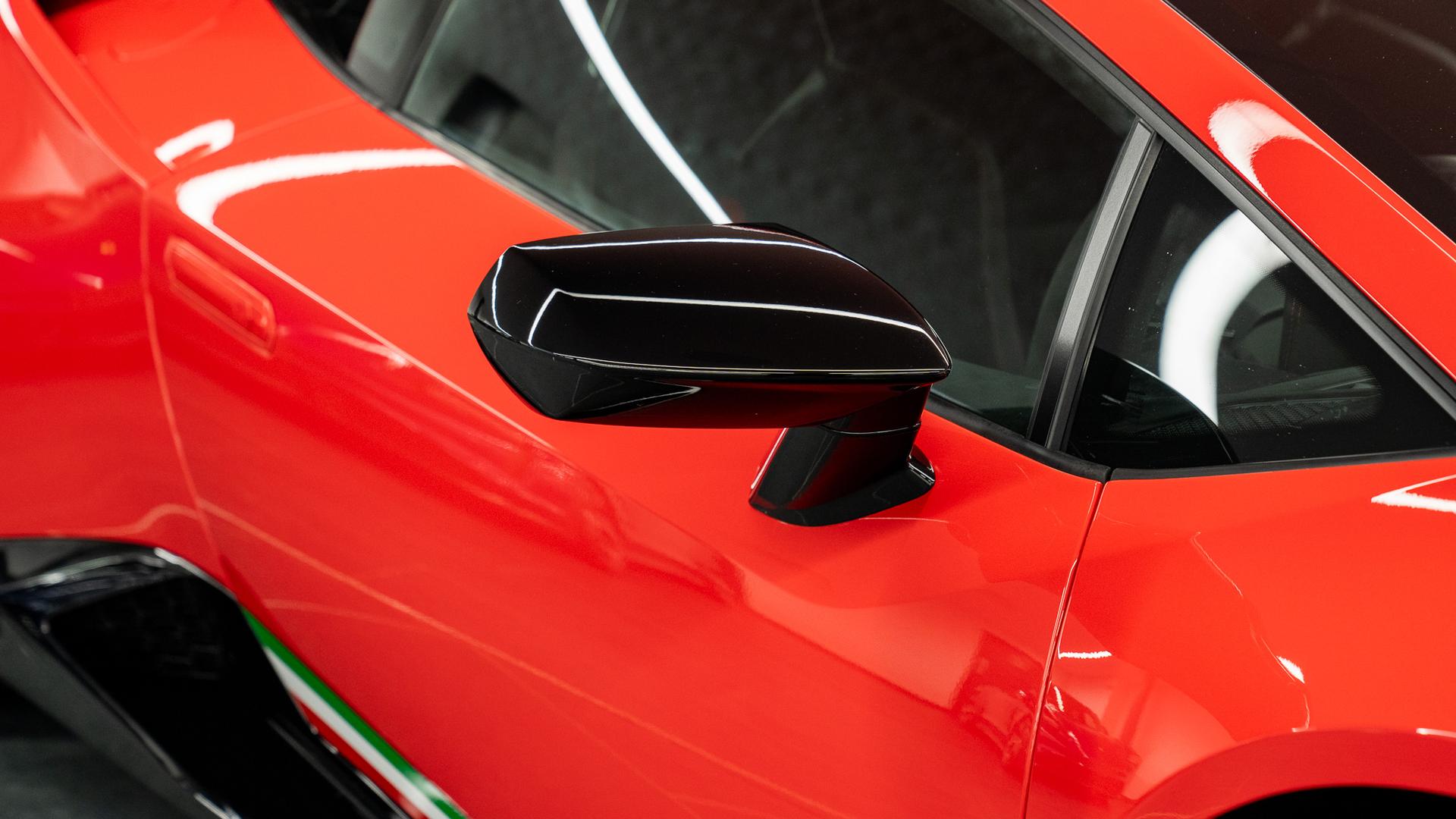 LAMBORGHINI Huracan Photo 364bdf15-b3ed-47c2-857f-4c77df0ad82f.jpg