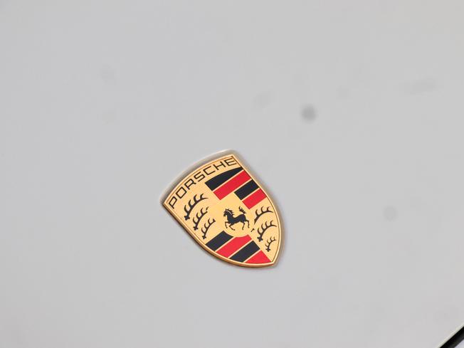 PORSCHE Taycan Photo 10